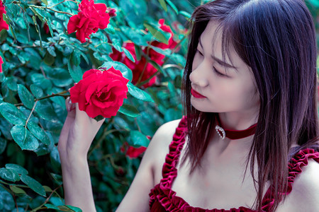 杭州投用无人机足球基地 吸引青少年“空中对抗”